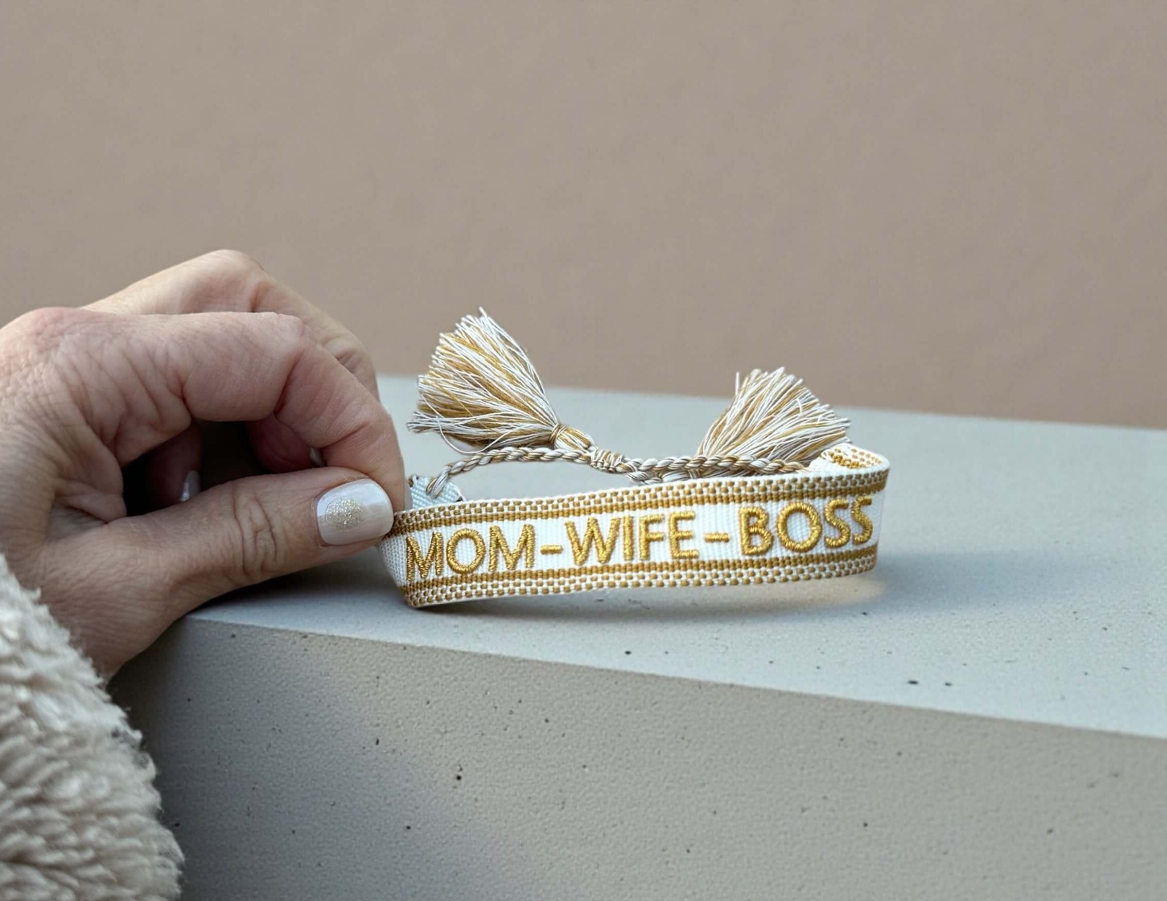 Armband "MOM WIFE BOSS"